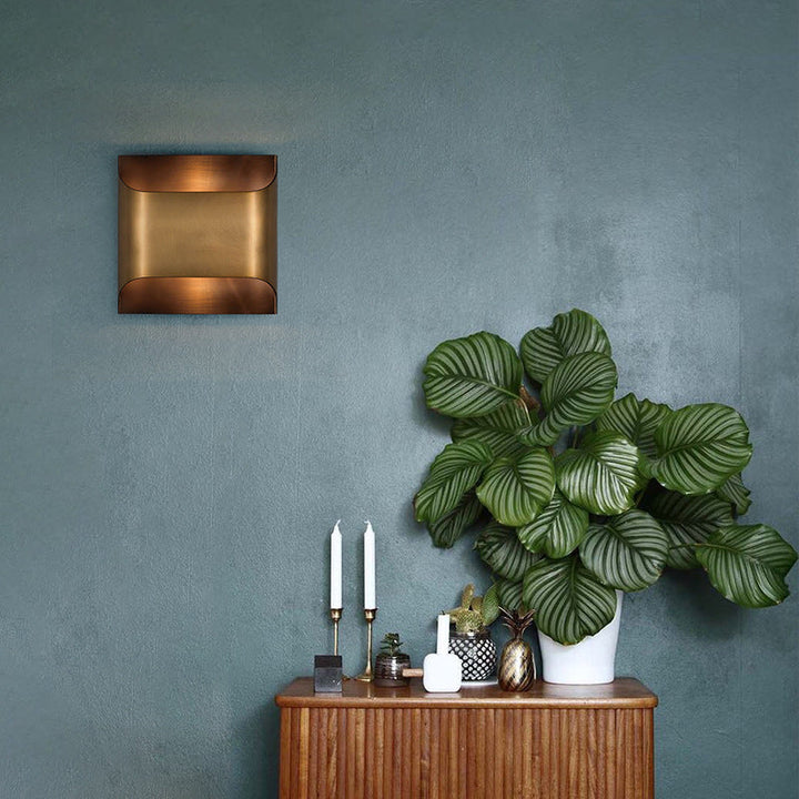 Skørter | Colonial Square/Rectangular Wall Lamp 1 Main Metal Surface Mounted Wall Lamp in Brass for Bedroom