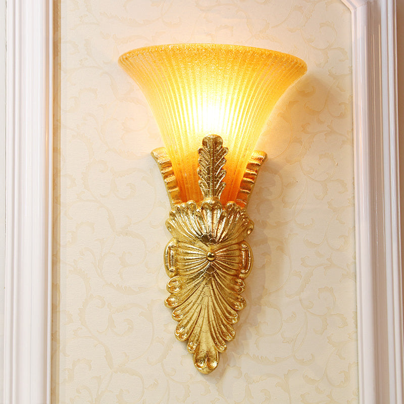 Skørter | Amber Glass Gold Wall Lighting Flared Single Bulb Colonialism Sconce Light Fixture for Hallway