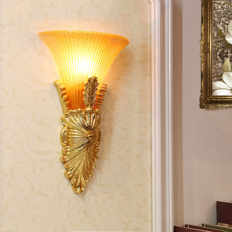 Skørter | Amber Glass Gold Wall Lighting Flared Single Bulb Colonialism Sconce Light Fixture for Hallway