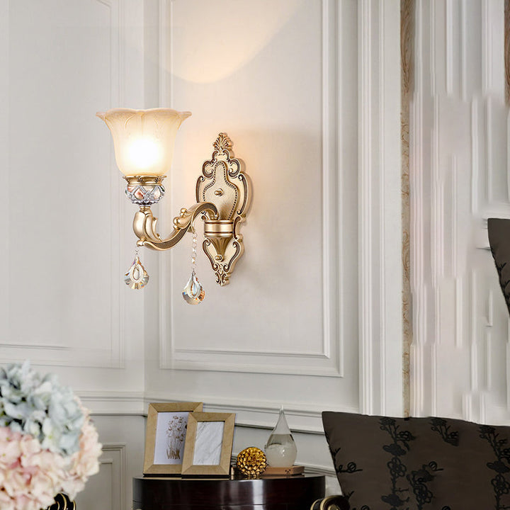 Skørter | 1 Bulb Floral Wall Lamp Vintage White Etched Glass Wall Lamp with Crystal Accent and Gold Curly Resin Arm