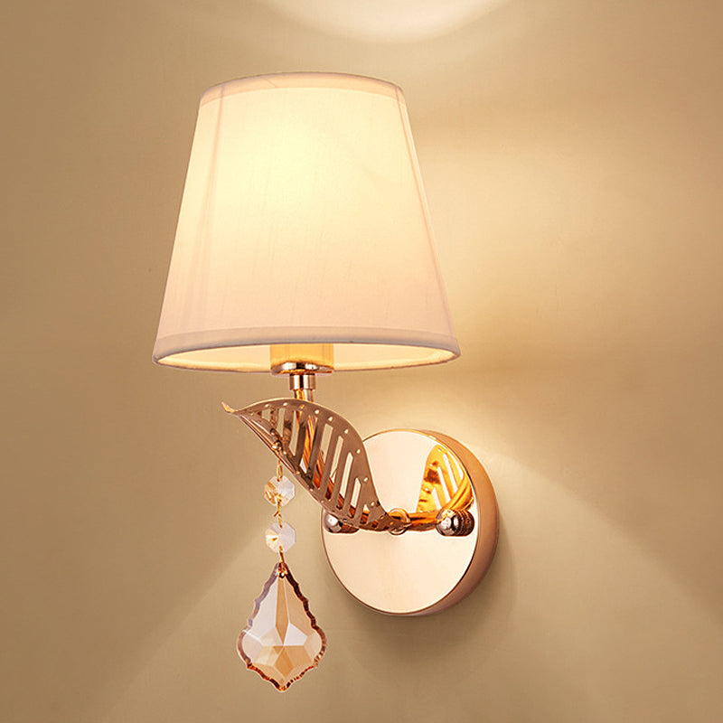 Skørter | Fabric White/Red/Blue Wall Lamp Tapered Bell 1-Light Traditional Wall Lamp for Bedroom with Crystal Drop