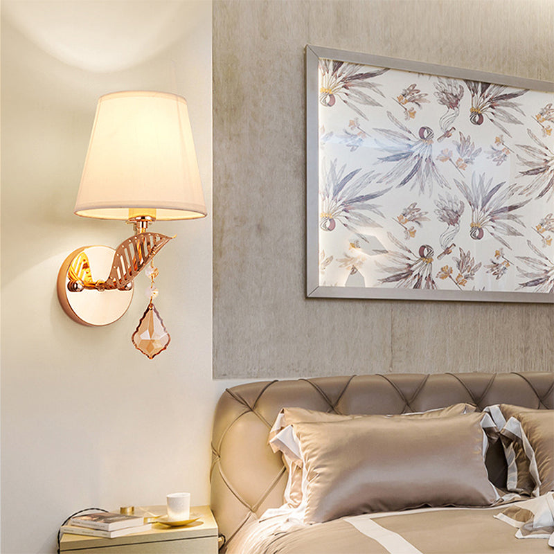 Skørter | Fabric White/Red/Blue Wall Lamp Tapered Bell 1-Light Traditional Wall Lamp for Bedroom with Crystal Drop