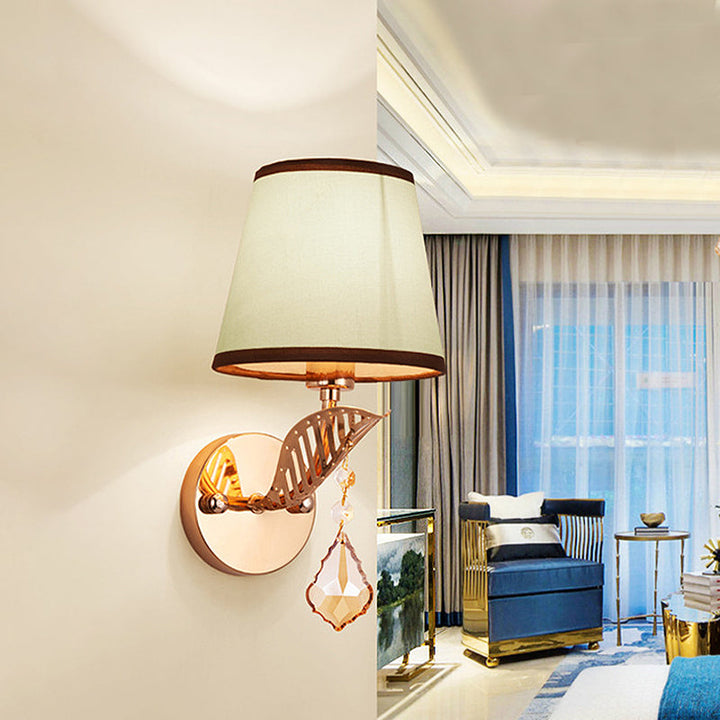 Skørter | Fabric White/Red/Blue Wall Lamp Tapered Bell 1-Light Traditional Wall Lamp for Bedroom with Crystal Drop