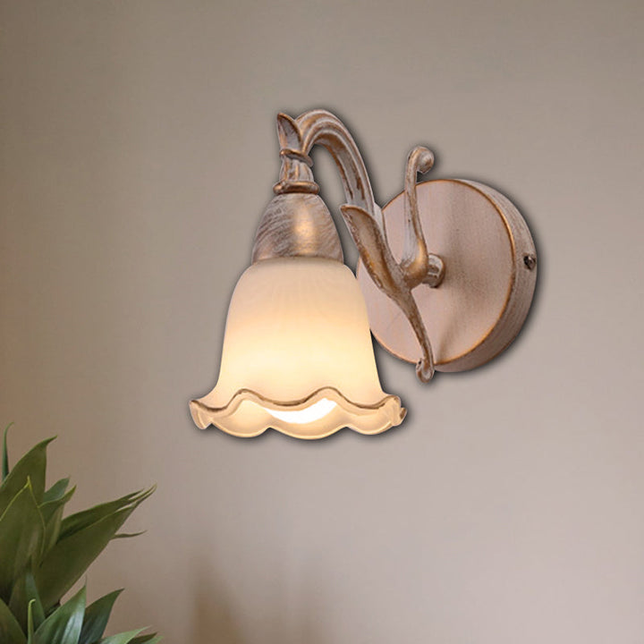 Skørter | 1/2/3-Head Wall Lamp Traditional Style Petal Shade Frosted Glass and Metal Wall Lamp in Copper/White