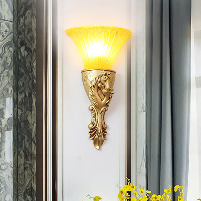 Skørter | White/Gold Engraved Wall Lamp Colonization Metal 1 Lamp Wall Lighting Fixture with Tapered Amber Glass Shade