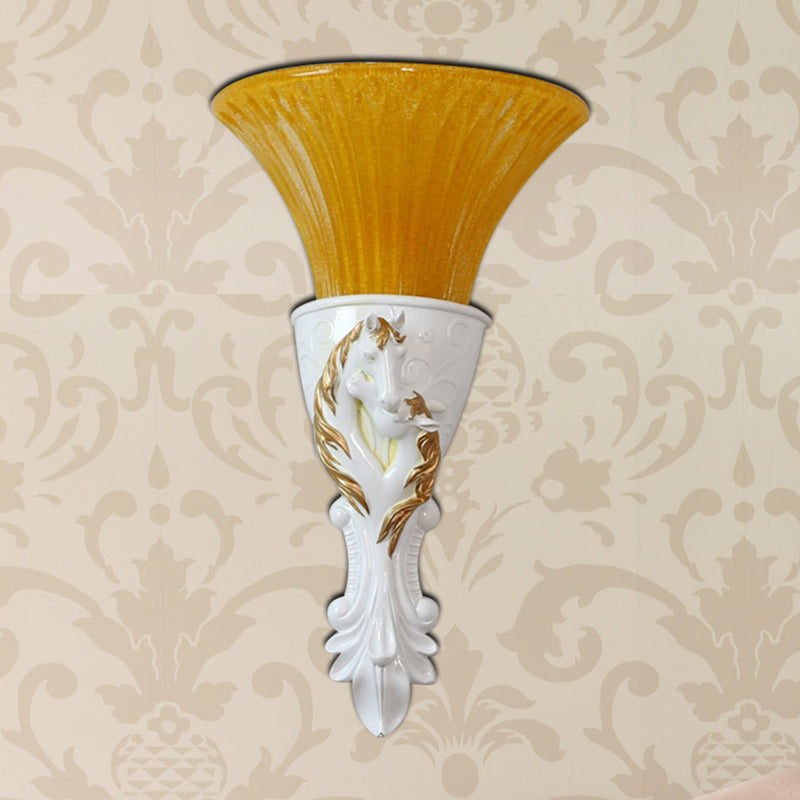 Skørter | White/Gold Engraved Wall Lamp Colonization Metal 1 Lamp Wall Lighting Fixture with Tapered Amber Glass Shade