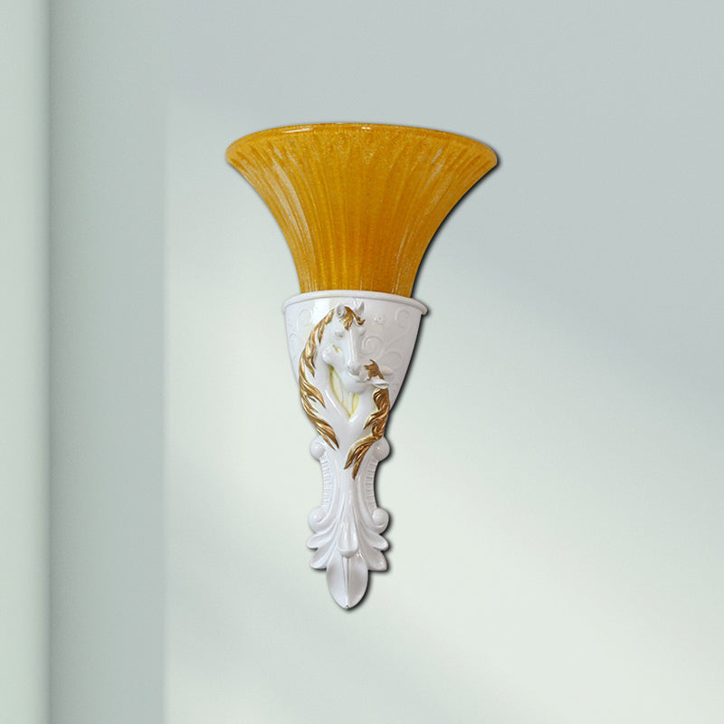 Skørter | White/Gold Engraved Wall Lamp Colonization Metal 1 Lamp Wall Lighting Fixture with Tapered Amber Glass Shade