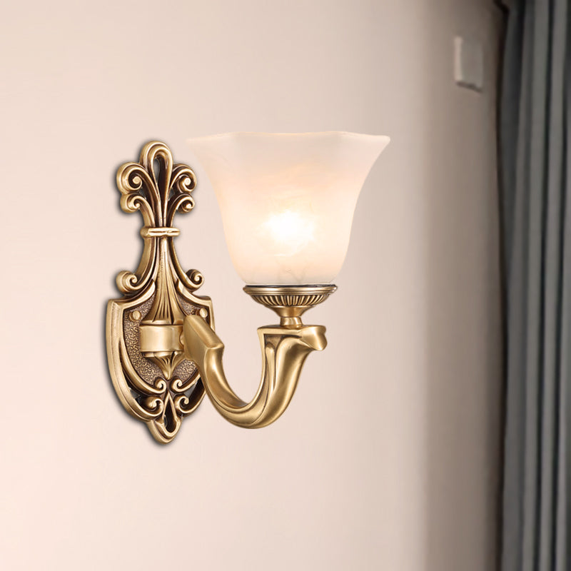 Skørter | 1/2 Bulbs Trumpet Wall Light Tradition Opal Glass Wall Lighting with Curved Arm in Brass