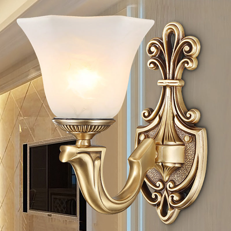 Skørter | 1/2 Bulbs Trumpet Wall Light Tradition Opal Glass Wall Lighting with Curved Arm in Brass