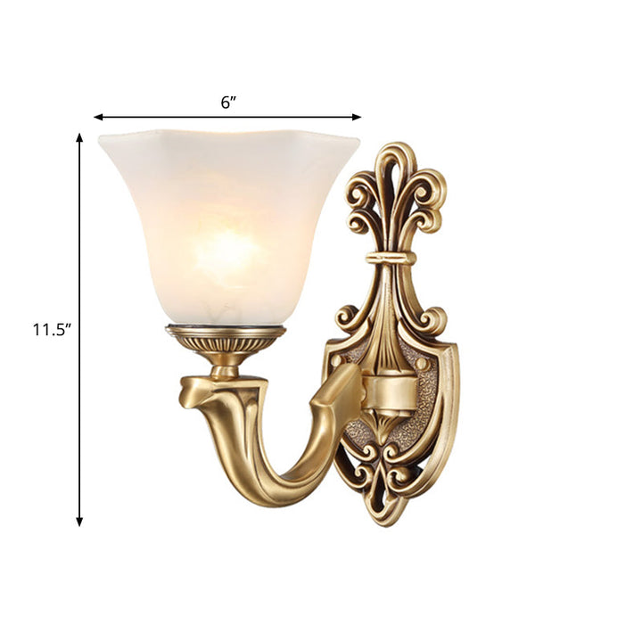 Skørter | 1/2 Bulbs Trumpet Wall Light Tradition Opal Glass Wall Lighting with Curved Arm in Brass
