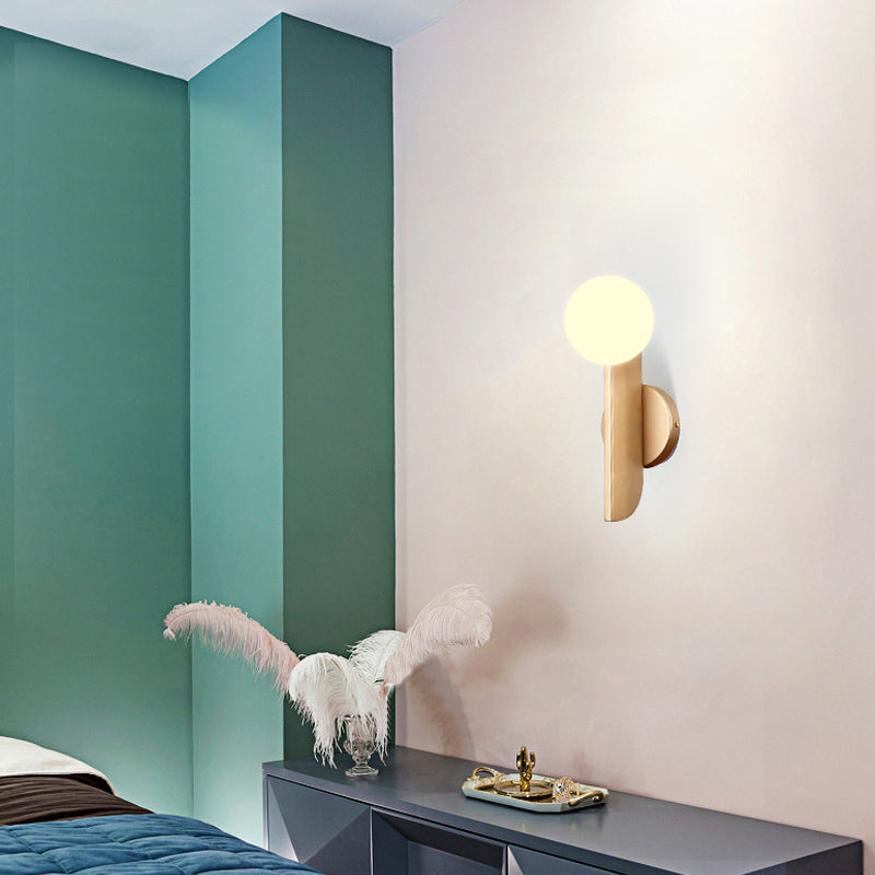 Skørter | Simple Ball Shape Wall Lamp Matte White Glass 1 Light Gold Wall Mount Light