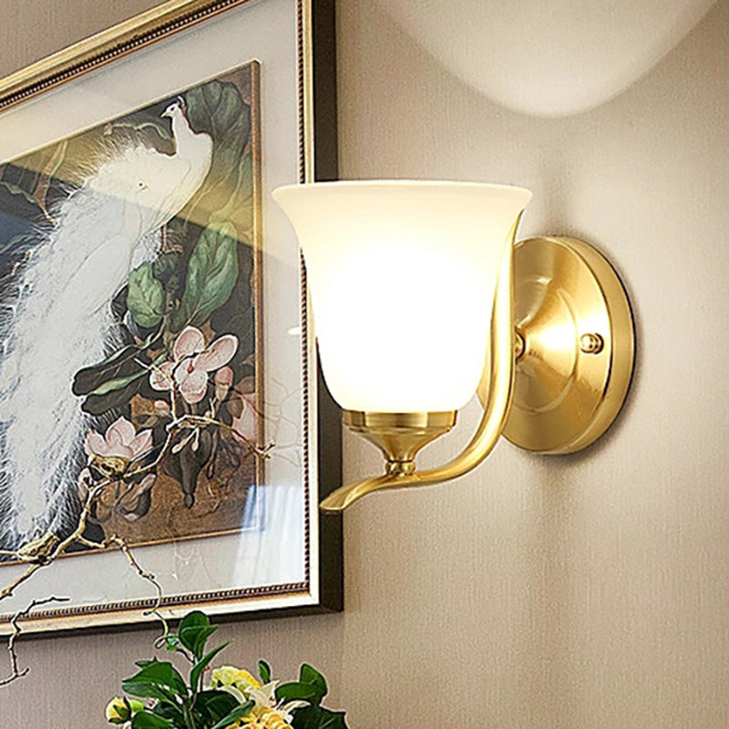 Skørter | Frosted Glass Bell Wall Mount Lighting Vintage Style 1 Light Living Room Wall Lamp in Gold