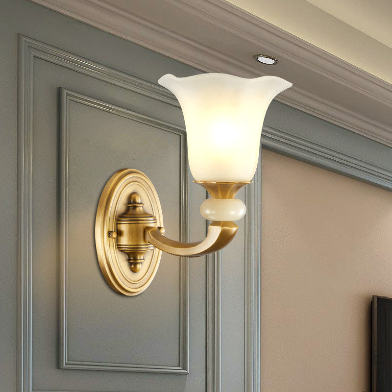 Skørter | Gold Finish 1/2-Bulb Wall Lamp Classic Style Milk White Glass Flower Wall Fixture for Hallway