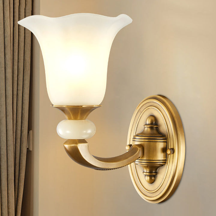 Skørter | Gold Finish 1/2-Bulb Wall Lamp Classic Style Milk White Glass Flower Wall Fixture for Hallway