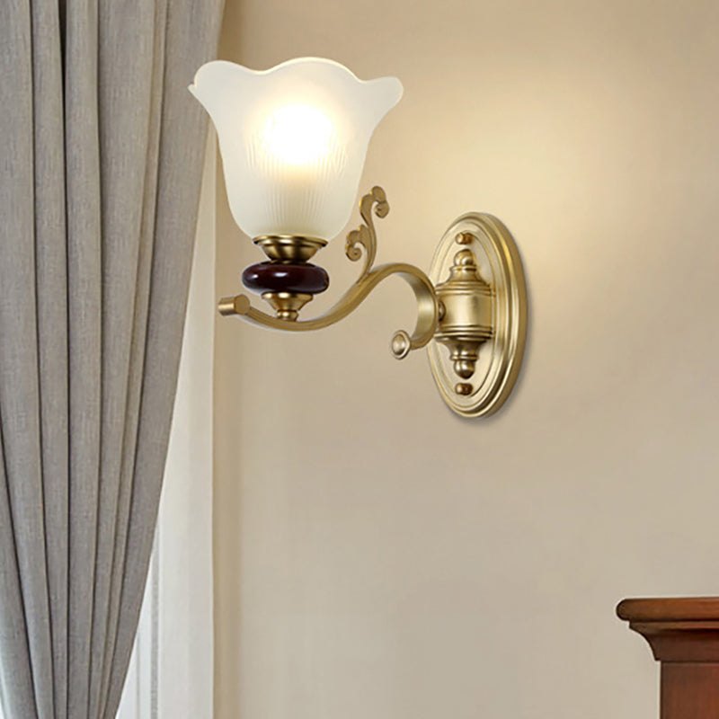 Skørter | 1/2-Bulb Sconces Light Fixture with Petal Shade Frosted Glass Traditional Stylish Bedroom Wall Mounted Light in Gold