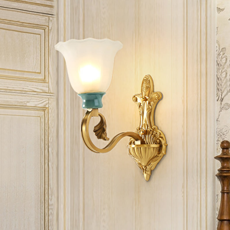 Skørter | Petal Shade Bedroom Wall Mount Lamp Vintage Stylish Frosted Glass 1/2-Bulb Gold Finish Wall Light
