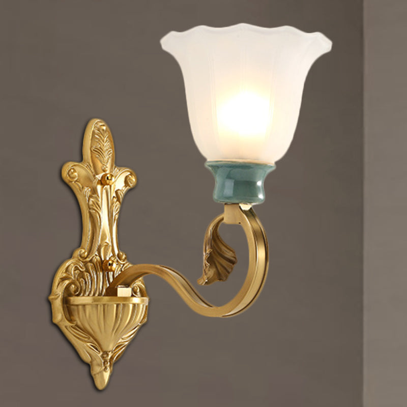 Skørter | Petal Shade Bedroom Wall Mount Lamp Vintage Stylish Frosted Glass 1/2-Bulb Gold Finish Wall Light