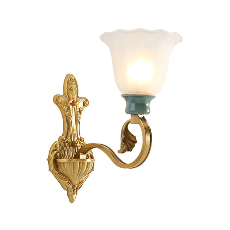 Skørter | Petal Shade Bedroom Wall Mount Lamp Vintage Stylish Frosted Glass 1/2-Bulb Gold Finish Wall Light