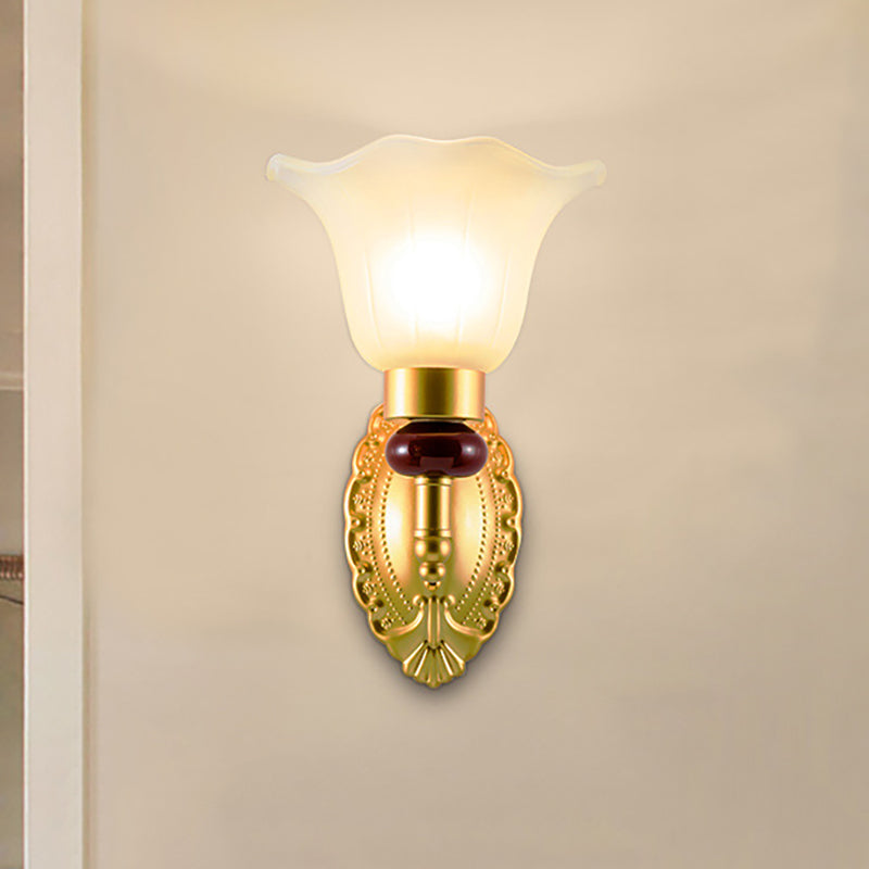 Skørter | 1/2-Head Wall Lamp with Petal Shade Opal Glass Vintage Style Bedroom Wall Lamp in Gold