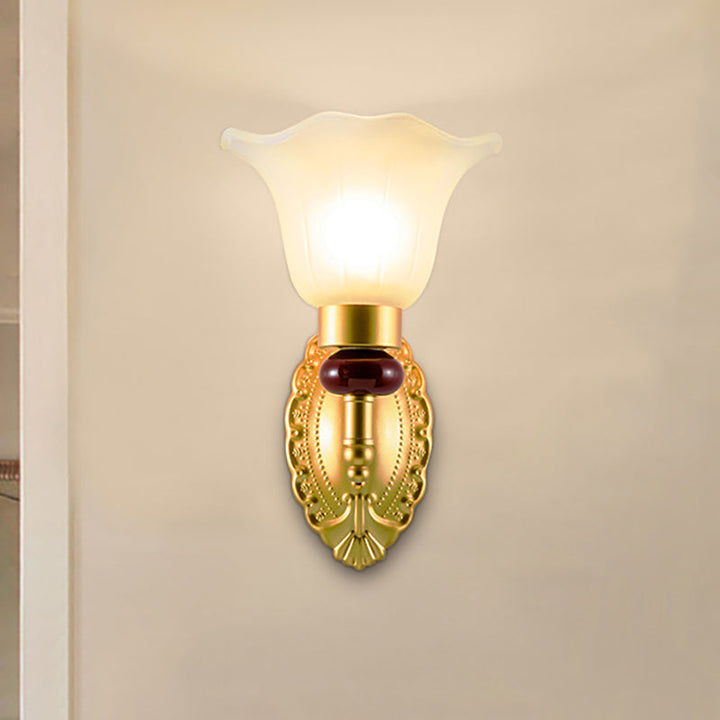 Skørter | 1/2-Head Wall Lamp with Petal Shade Opal Glass Vintage Style Bedroom Wall Lamp in Gold