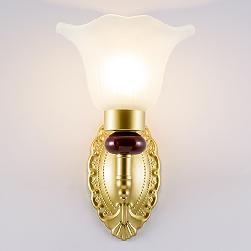 Skørter | 1/2-Head Wall Lamp with Petal Shade Opal Glass Vintage Style Bedroom Wall Lamp in Gold