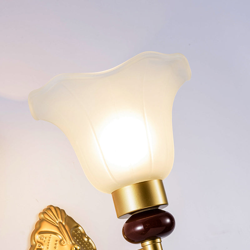 Skørter | 1/2-Head Wall Lamp with Petal Shade Opal Glass Vintage Style Bedroom Wall Lamp in Gold