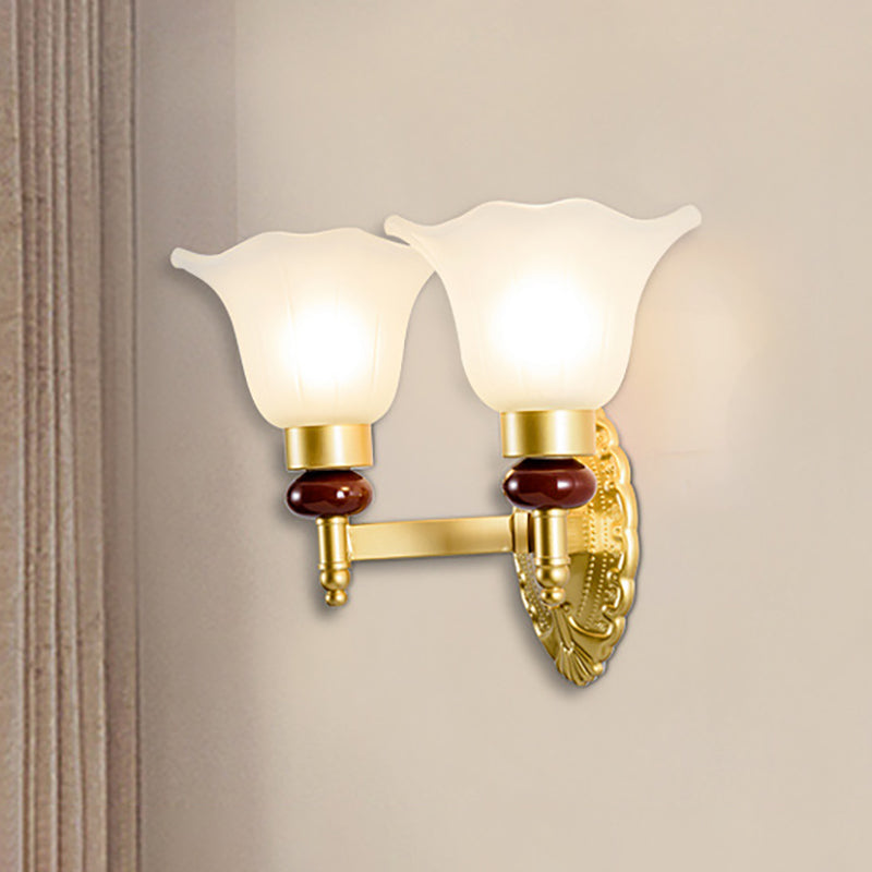Skørter | 1/2-Head Wall Lamp with Petal Shade Opal Glass Vintage Style Bedroom Wall Lamp in Gold