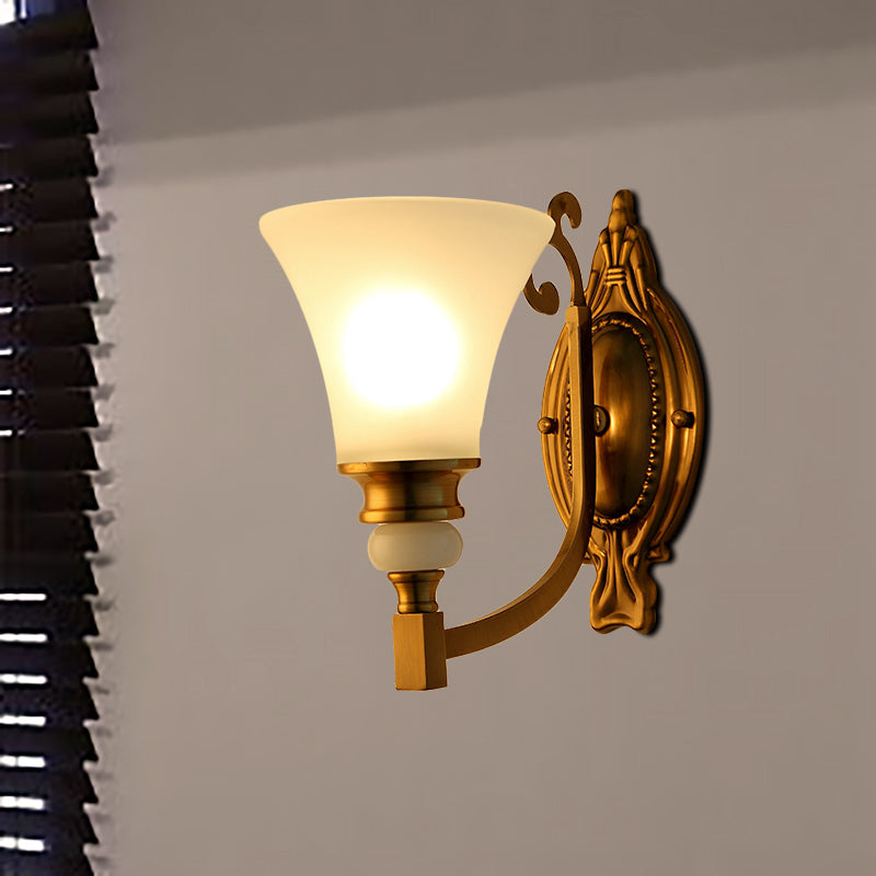 Skørter | Flared Shade Bedroom Wall Lighting Vintage Style Frosted Glass 1/2-Light Brass Finish Wall Lamp