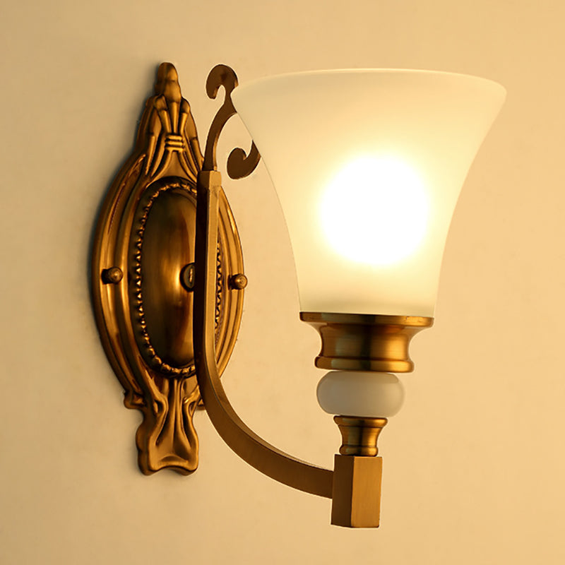 Skørter | Flared Shade Bedroom Wall Lighting Vintage Style Frosted Glass 1/2-Light Brass Finish Wall Lamp
