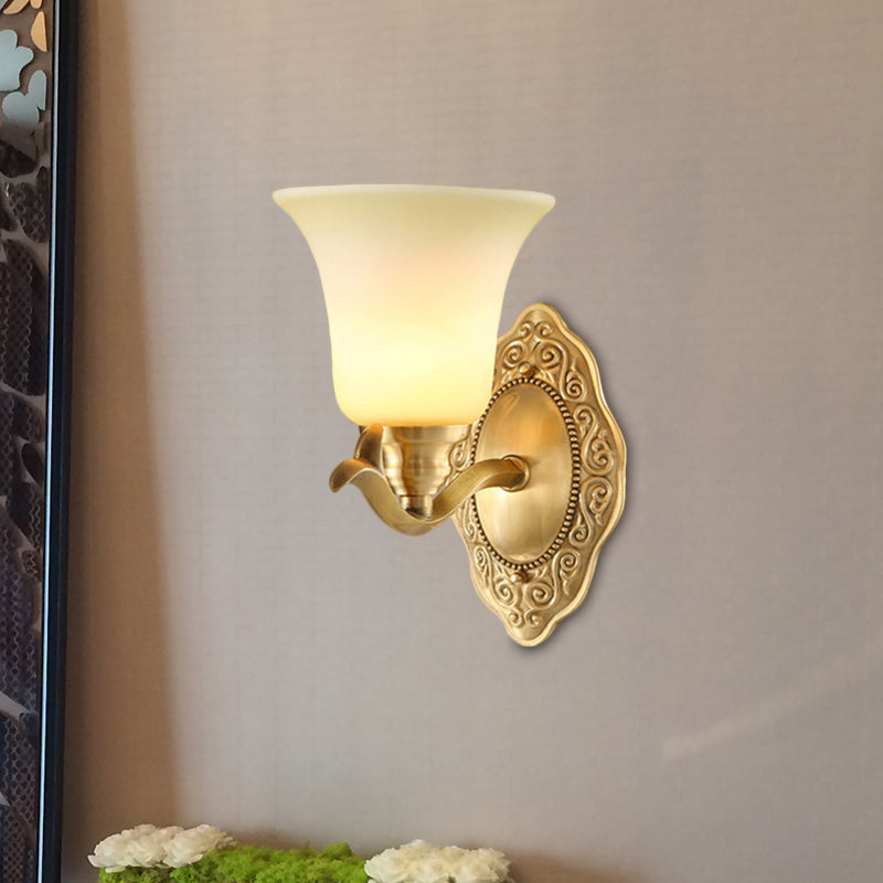 Skørter | Traditional bell-shaped wall lighting 1/2-light frosted glass wall lamp with gold metal arm