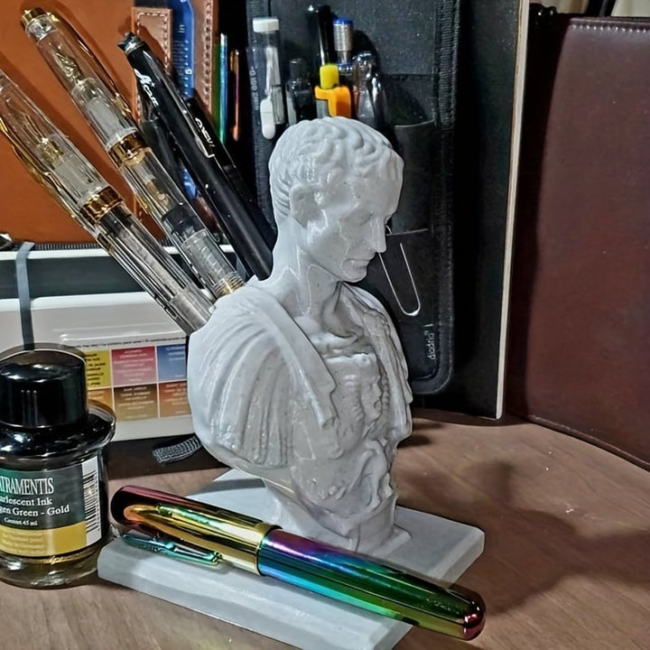 Lisslune |  Julius Caesar Desk Pen Holder