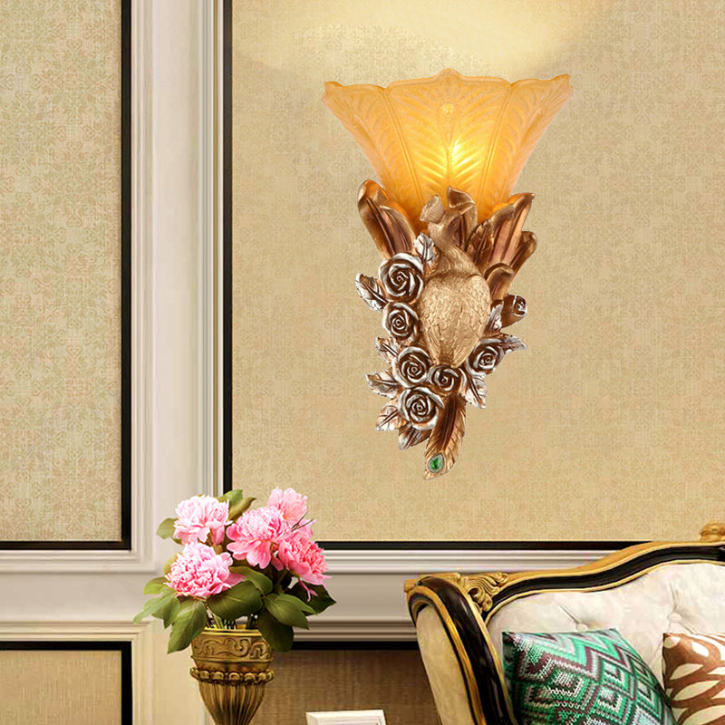 Skørter | Weatherproof Morning Glory Wall Lamp Colonial Style Embossed Glass 1 Light Outdoor Wall Lighting in Gold