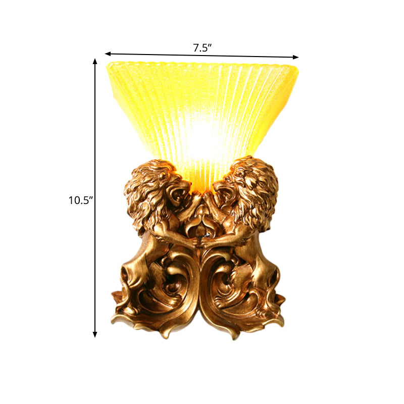 Skørter | Vintage Flared Wall Light 1 Light Yellow Ribbed Glass Wall Mounted Lamp with Brass Finish Harzlöwe