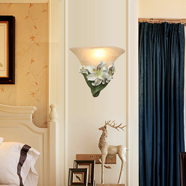 Skørter | White/Pink Lily Wall Lamp Contemporary Resin 1 Head Wall Lighting Ideas with Frosted Glass Lampshade