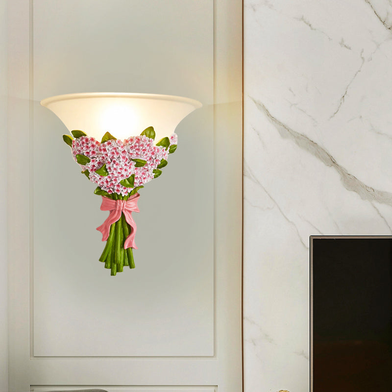 Skørter | 1-Head Frosted Glass Wall Light Modern White Slim Wall Lamp with Yellow/Pink Gypsophila Flower Arrangement Element