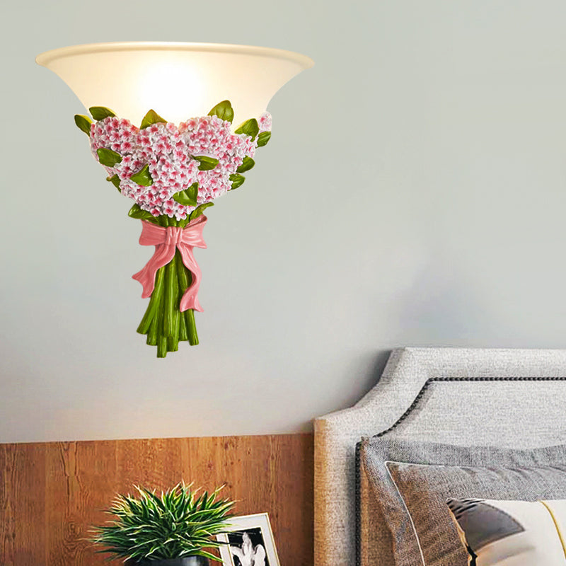 Skørter | 1-Head Frosted Glass Wall Light Modern White Slim Wall Lamp with Yellow/Pink Gypsophila Flower Arrangement Element