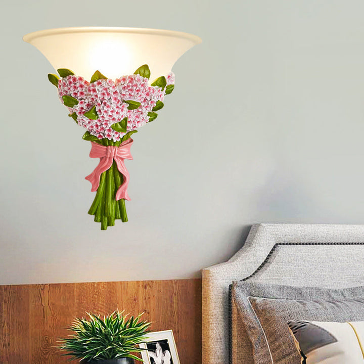 Skørter | 1-Head Frosted Glass Wall Light Modern White Slim Wall Lamp with Yellow/Pink Gypsophila Flower Arrangement Element