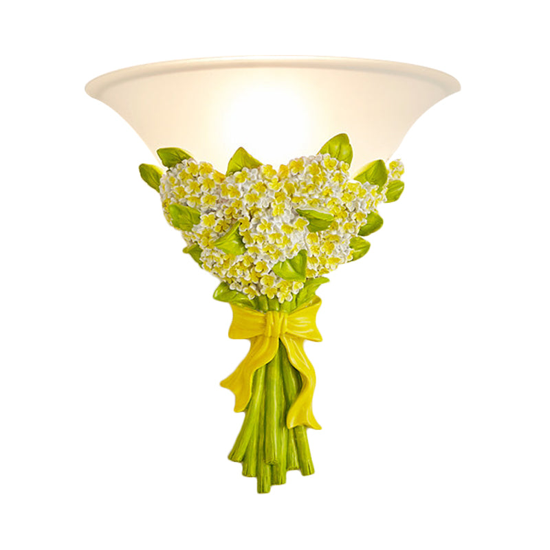 Skørter | 1-Head Frosted Glass Wall Light Modern White Slim Wall Lamp with Yellow/Pink Gypsophila Flower Arrangement Element