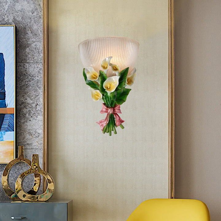 Skørter | Dome-shaped Wall Lamp Modern Style Ribbed Glass 1 Lamp White Sconce Light with Green Bouquet Detail