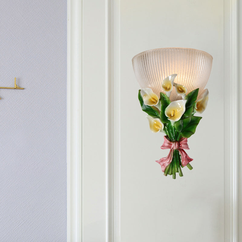 Skørter | Dome-shaped Wall Lamp Modern Style Ribbed Glass 1 Lamp White Sconce Light with Green Bouquet Detail