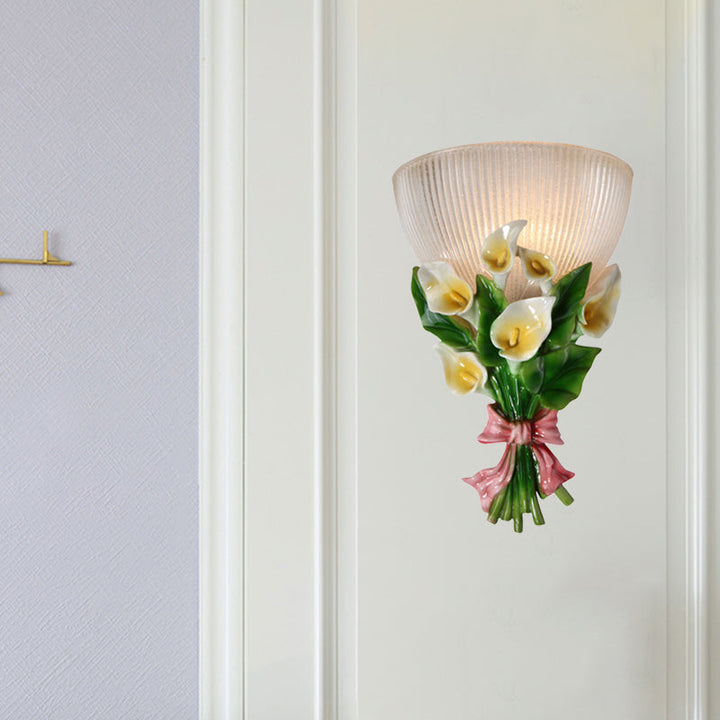 Skørter | Dome-shaped Wall Lamp Modern Style Ribbed Glass 1 Lamp White Sconce Light with Green Bouquet Detail