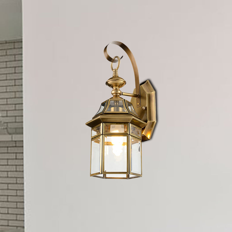 Skørter | Brass Lantern Wall Lamp Traditionalist Metal 1 Light Outdoor Wall Mount Lighting with Clear Glass Panel