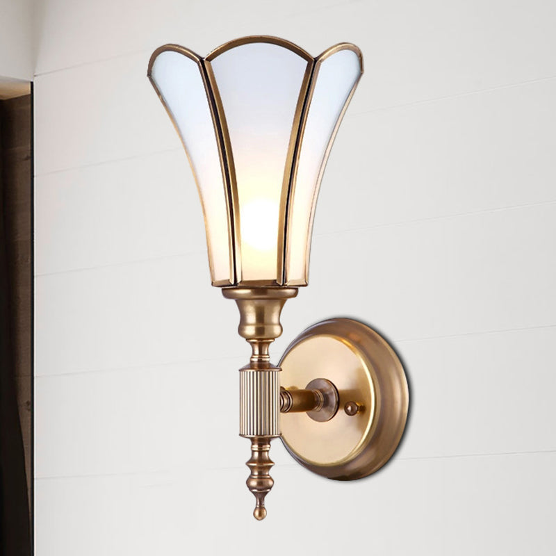 Skørter | Brass 1-Light Wall Sconce Traditional Metal Flower Wall Mounted Lamp with Milk Phase Glass Shade