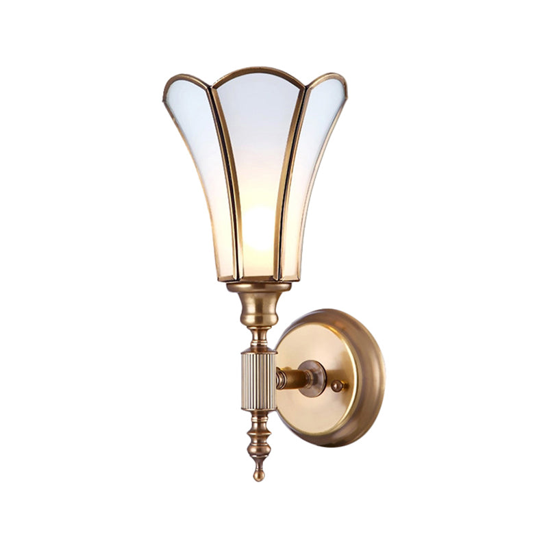 Skørter | Brass 1-Light Wall Sconce Traditional Metal Flower Wall Mounted Lamp with Milk Phase Glass Shade