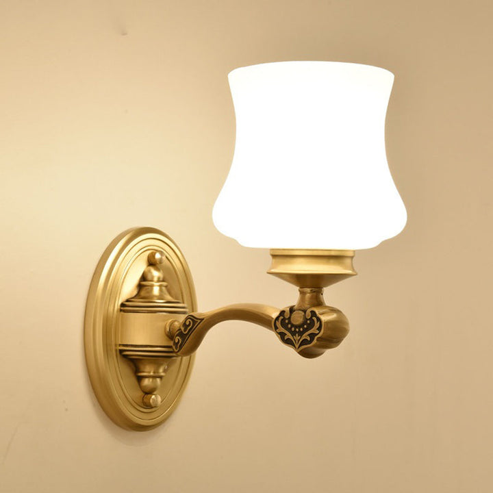 Skørter | 1/2-head Wall Mount Lighting Vintage Style Bell Shade White Glass Wall Lamp in Brass for the Living Room