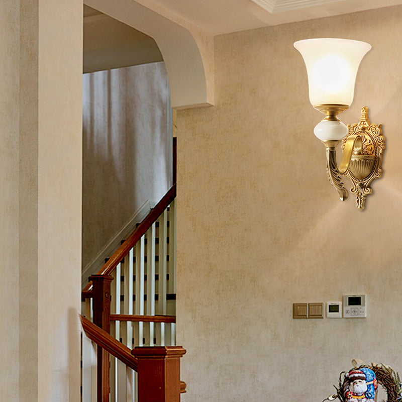 Skørter | Classic Style Bell Wall Lighting Fixture 1 Bulb Frosted Glass Wall Mounted Lamp in Brass for Staircase