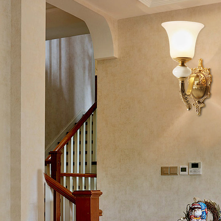 Skørter | Classic Style Bell Wall Lighting Fixture 1 Bulb Frosted Glass Wall Mounted Lamp in Brass for Staircase