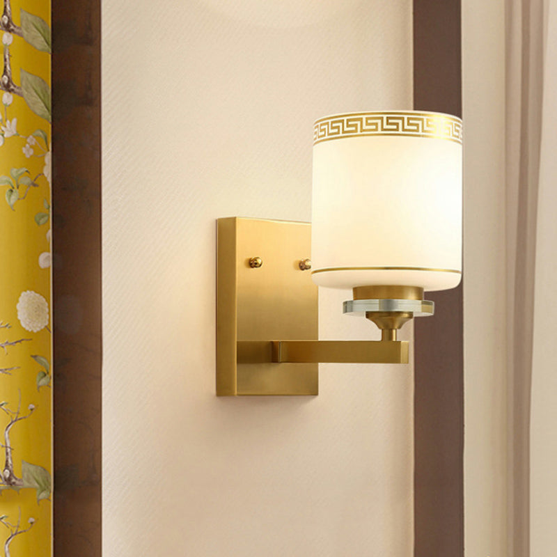 Skørter | 1 Light Wall Lamp Modern Style Drum Shade White Glass Wall Light Fixture in Brass for Hallway