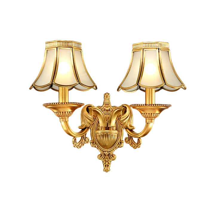 Skørter | Traditional Scallop Wall Lamp 1/2-Ball Metal Lighting Fixture in Brass for Living Room