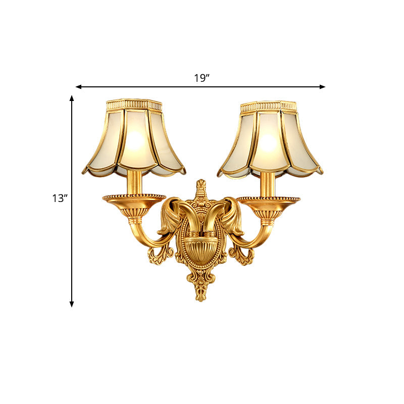 Skørter | Traditional Scallop Wall Lamp 1/2-Ball Metal Lighting Fixture in Brass for Living Room